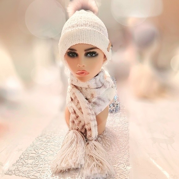Peaches & Cream Hat and Scarf Winter Set in Cream and Tan Tones, Women's/Teens - Picture 5 of 16